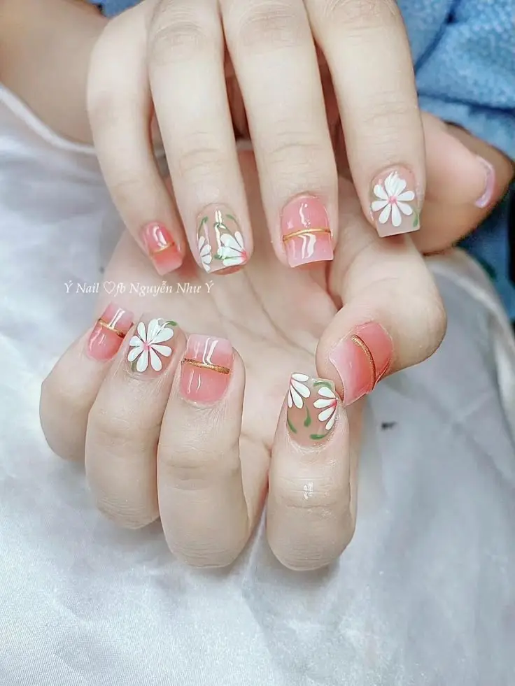 Mẫu nail vẽ hoa đơn giản - Nghệ thuật làm đẹp từ thiên nhiên 14