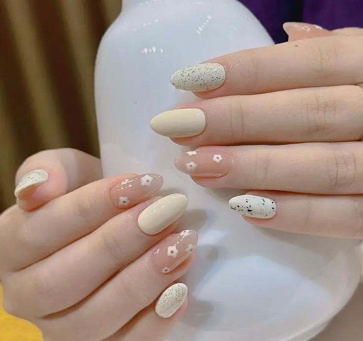 Mẫu nail vẽ hoa đơn giản - Nghệ thuật làm đẹp từ thiên nhiên 38