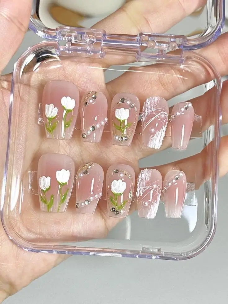 Mẫu nail vẽ hoa đơn giản - Nghệ thuật làm đẹp từ thiên nhiên 57