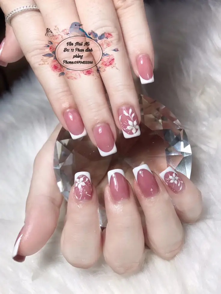 Mẫu nail vẽ hoa đơn giản - Nghệ thuật làm đẹp từ thiên nhiên 60