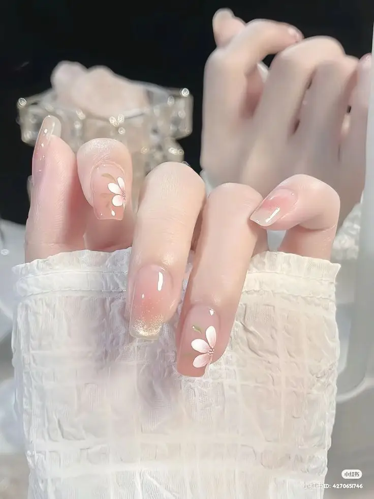 Mẫu nail vẽ hoa đơn giản - Nghệ thuật làm đẹp từ thiên nhiên 62