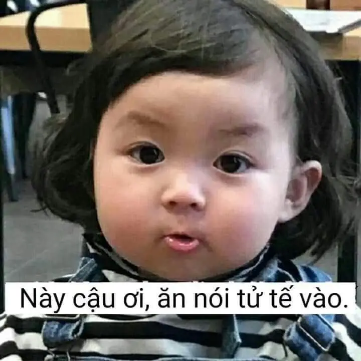 Meme Em Bé Giơ Tay: Những Hình Ảnh Ngộ Nghỉnh Đầy Vui Vẻ 10