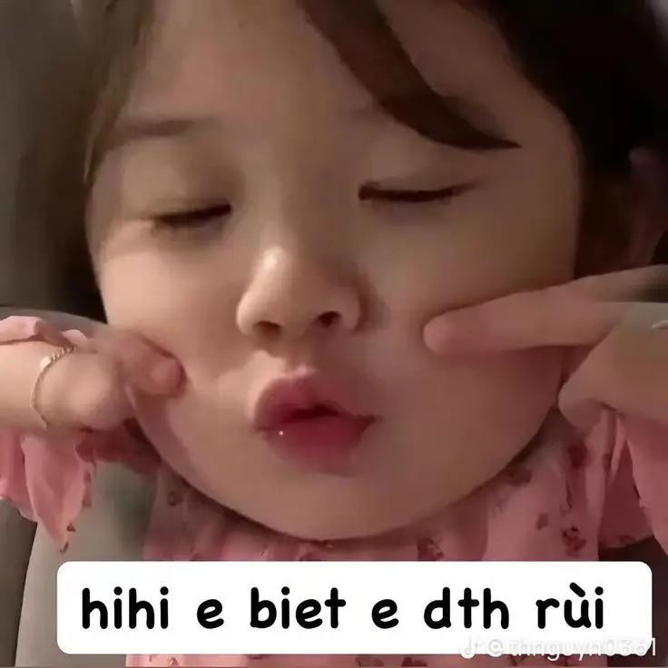 Meme Em Bé Giơ Tay: Những Hình Ảnh Ngộ Nghỉnh Đầy Vui Vẻ 22