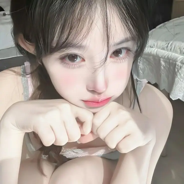 Gái Xinh Đeo Kính Cute: Bộ Sưu Tập Hấp Dẫn 5