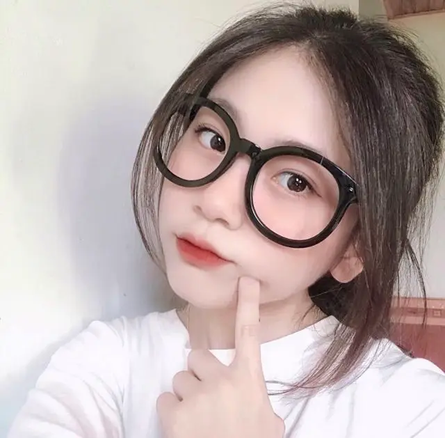 Gái Xinh Đeo Kính Cute: Bộ Sưu Tập Hấp Dẫn 19