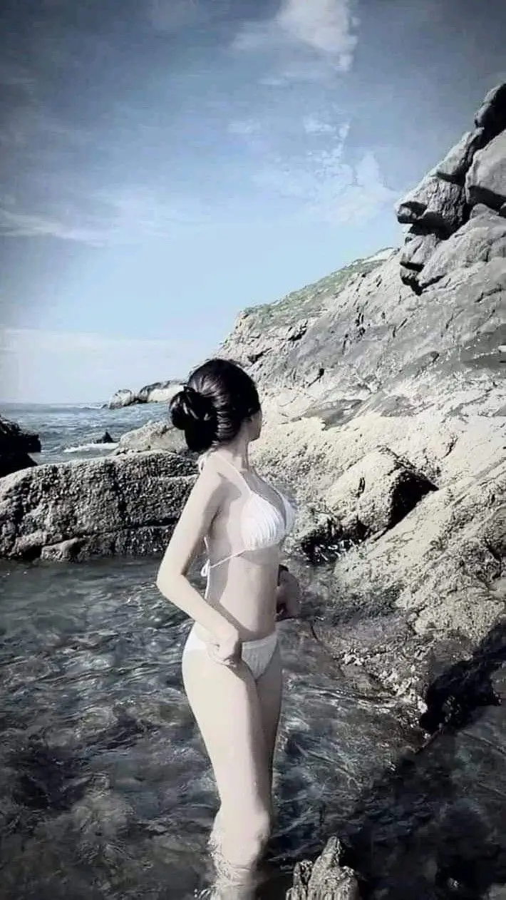 Gái xinh Trung Quốc mặc bikini gợi cảm 5