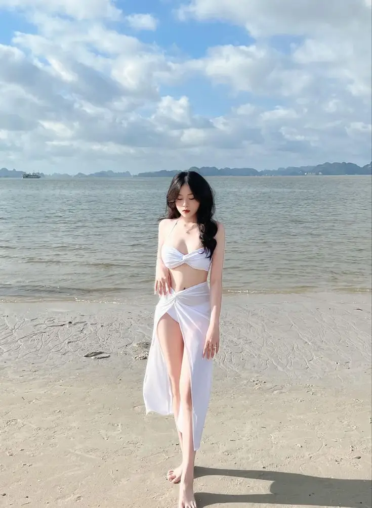 Gái xinh Trung Quốc mặc bikini gợi cảm 13