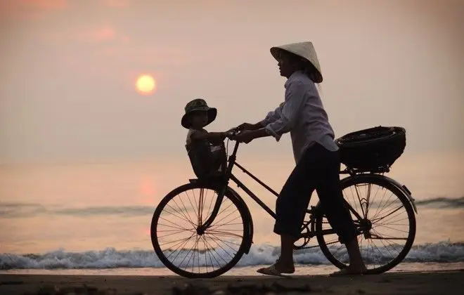 Hình Vẽ Mẹ và Con Gái: Tình Yêu Gia Đình Trong Nghệ Thuật 40